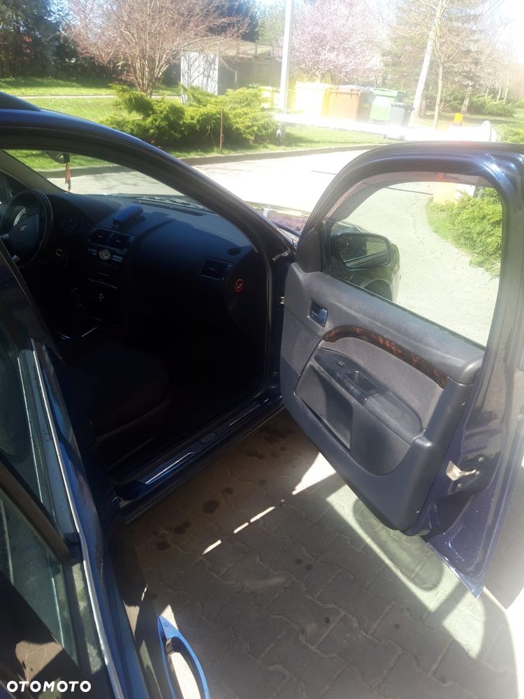 Ford Mondeo 1.8 Ghia - 24