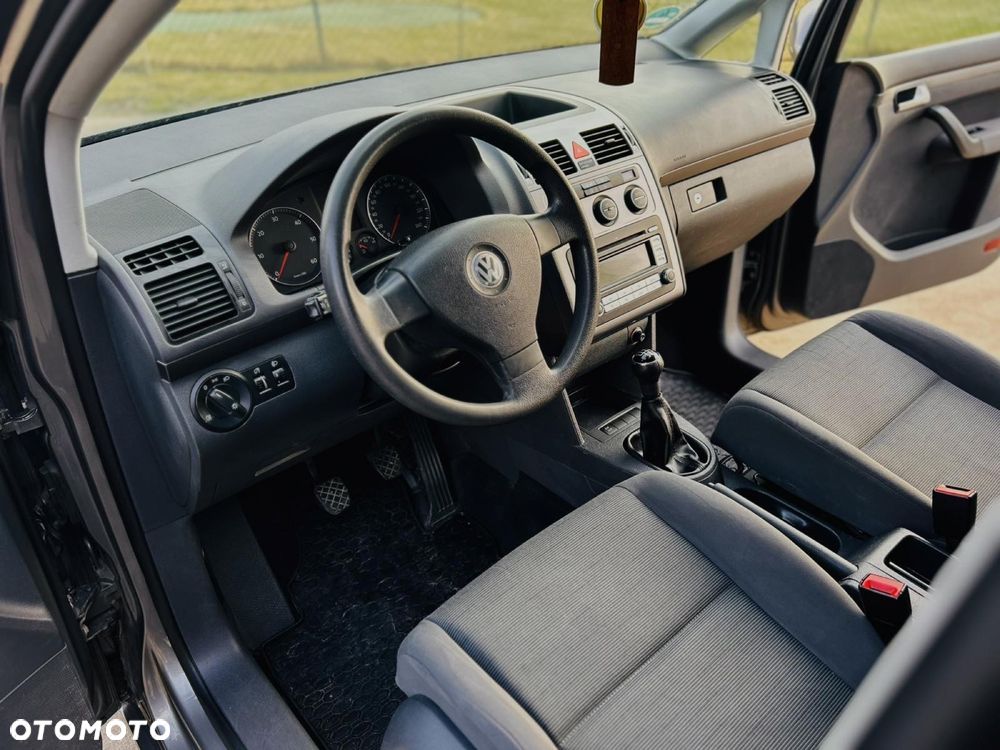 Volkswagen Touran - 5