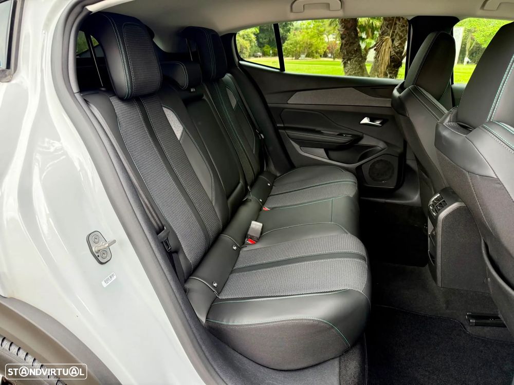 Peugeot 408 HYBRID 136 e-DSC6 Allure - 14