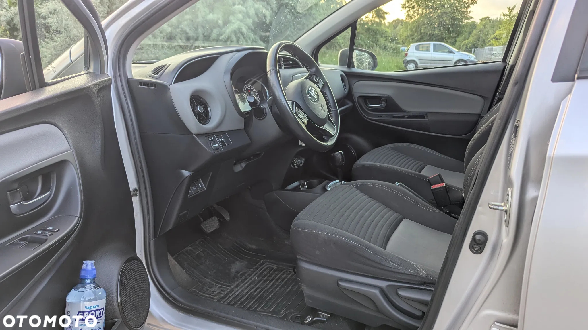 Toyota Yaris Hybrid 100 Dynamic - 13