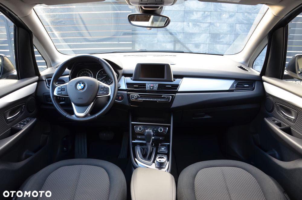 BMW Seria 2 218d - 9