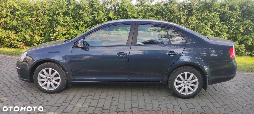 Volkswagen Jetta - 2