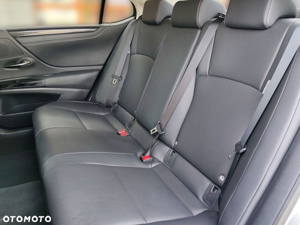 Lexus ES 300h Business Edition - 16