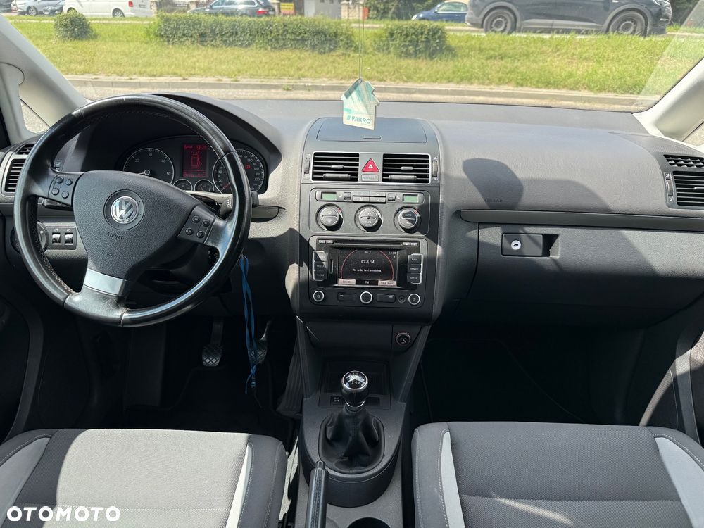 Volkswagen Touran 2.0 TDI Highline - 16