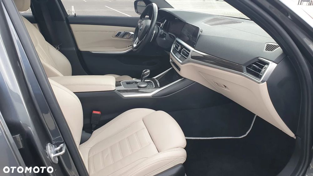 BMW Seria 3 330i xDrive Luxury Line sport - 21