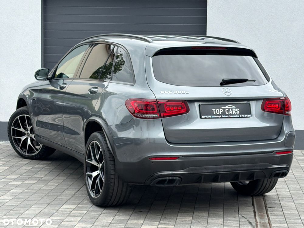 Mercedes-Benz GLC 300 e 4Matic 9G-TRONIC Edition AMG Line - 24