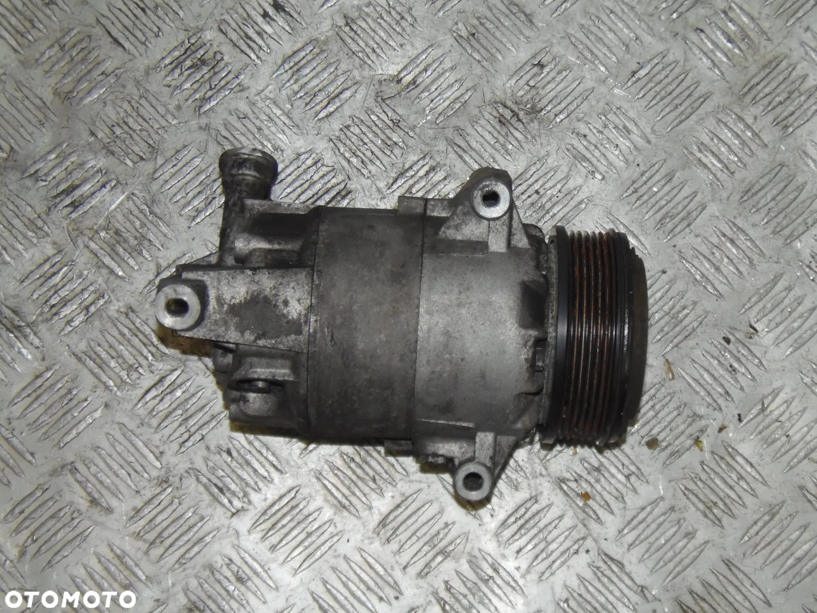 KOMPRESOR SPRĘŻARKA KLIMATYZACJI OPEL ZAFIRA B DELPHI 13124752 - 2