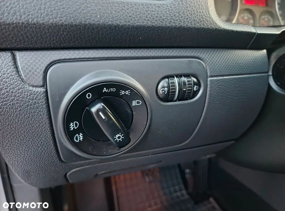 Volkswagen Golf 1.9 TDI Comfortline - 26