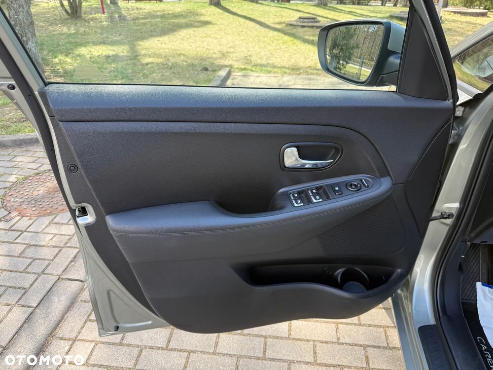 Kia Carens - 24