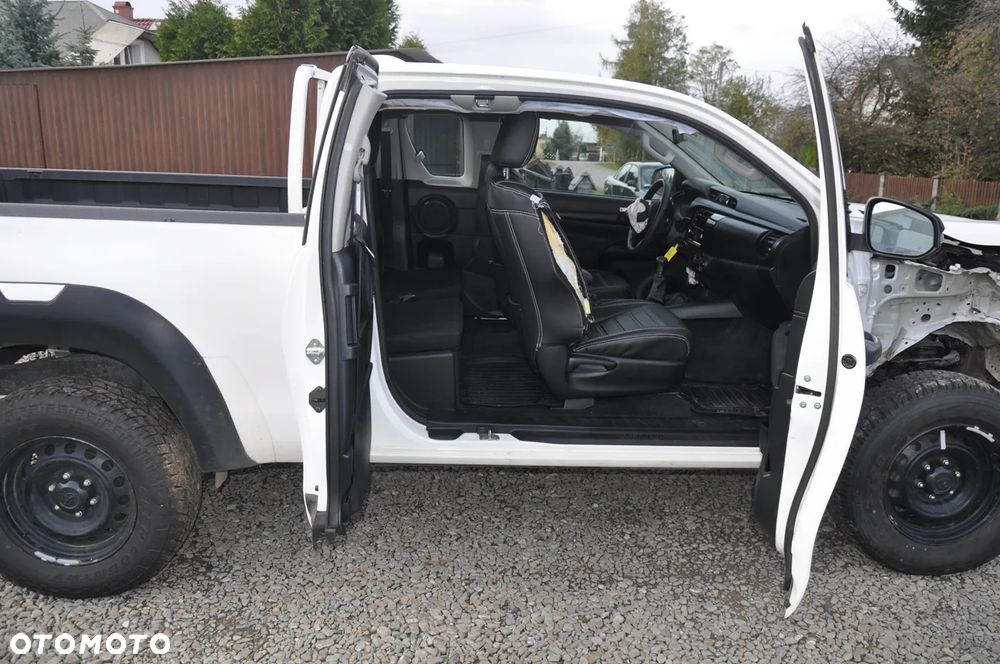 Toyota Hilux 2.4 D-4D Extra Cab DLX 4x4 - 12