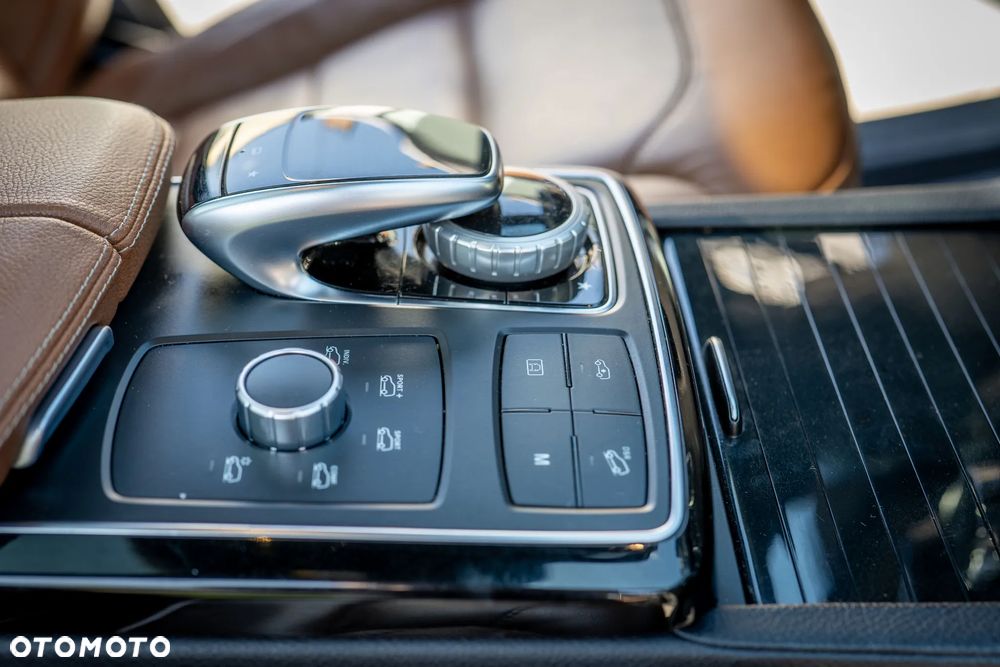 Mercedes-Benz GLE 400 4Matic 7G-TRONIC AMG Line - 23