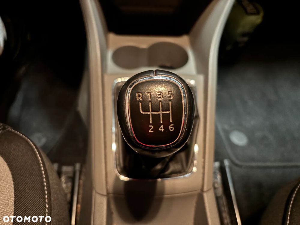 Skoda RAPID Spb 1.2 TSI Ambition - 14