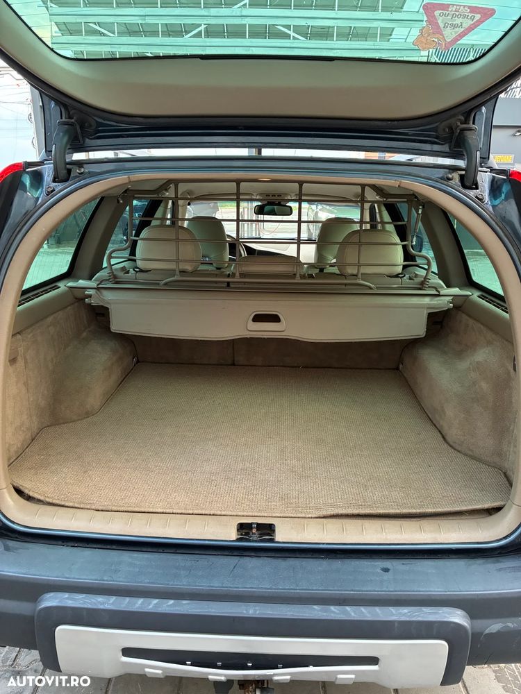 Volvo XC 70 D5 AWD Kinetic - 8