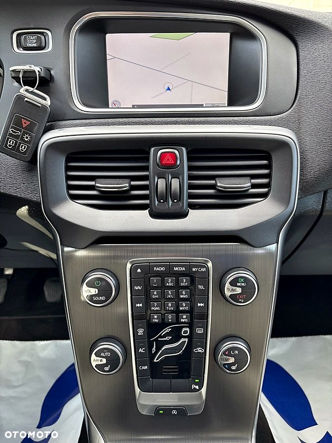 Volvo V40 D2 Summum - 32