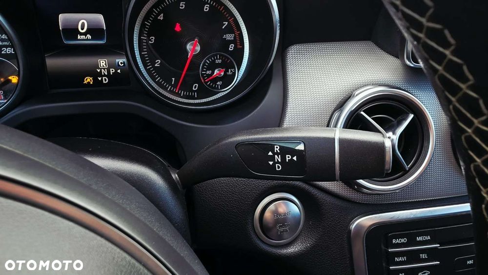 Mercedes-Benz GLA 200 7G-DCT Urban - 12