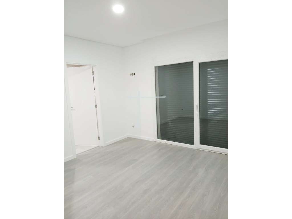 Moradia geminada T3, arquitetura contemporânea com pérgula - Fernão... - Grande imagem: 5/18