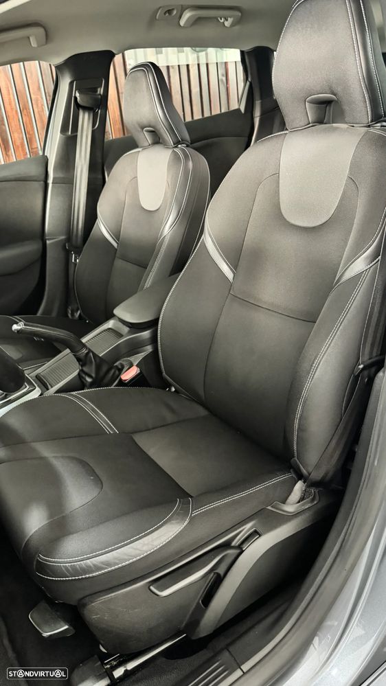 Volvo V40 2.0 D2 Momentum Geartronic - 13