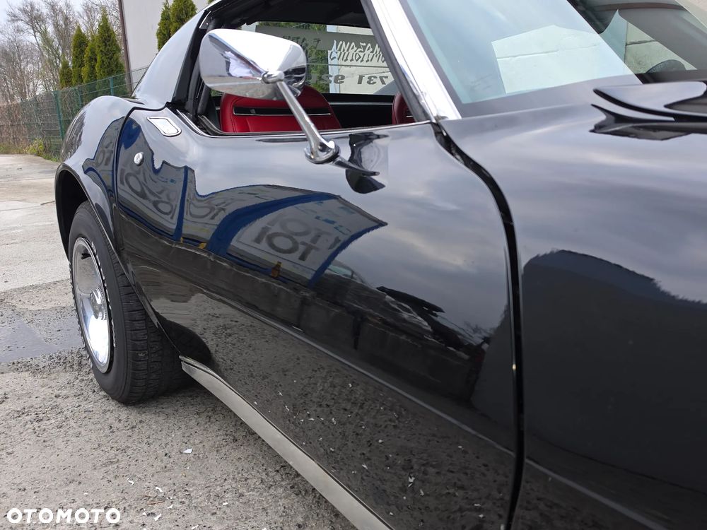 Chevrolet Corvette - 18