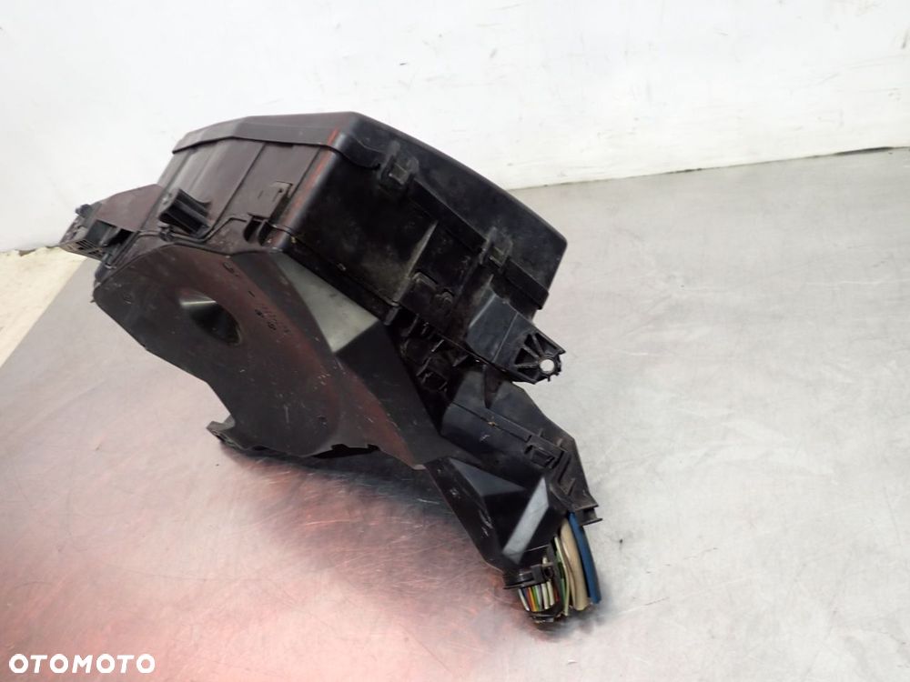 SKRZYNKA BEZPIECZNIKÓW TOYOTA COROLLA E15 - 5