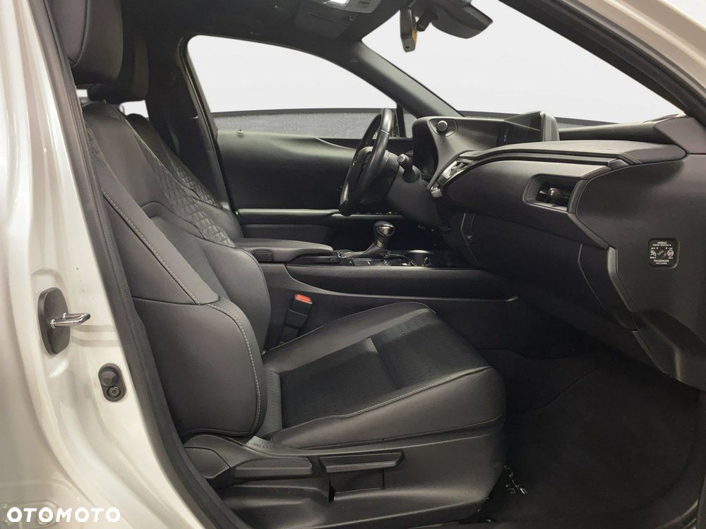 Lexus UX - 13