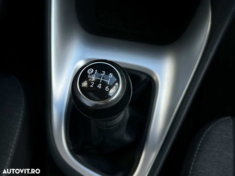 Toyota Yaris 1.5 L Dynamic - 18