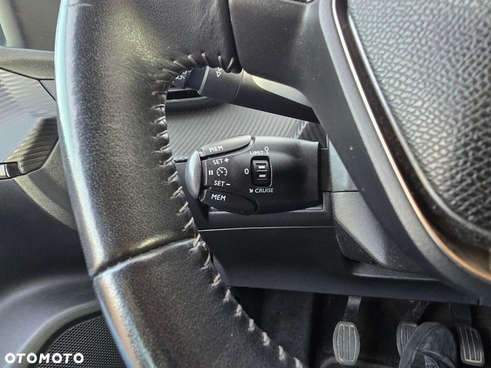 Peugeot 2008 1.2 PureTech Active S&S - 22