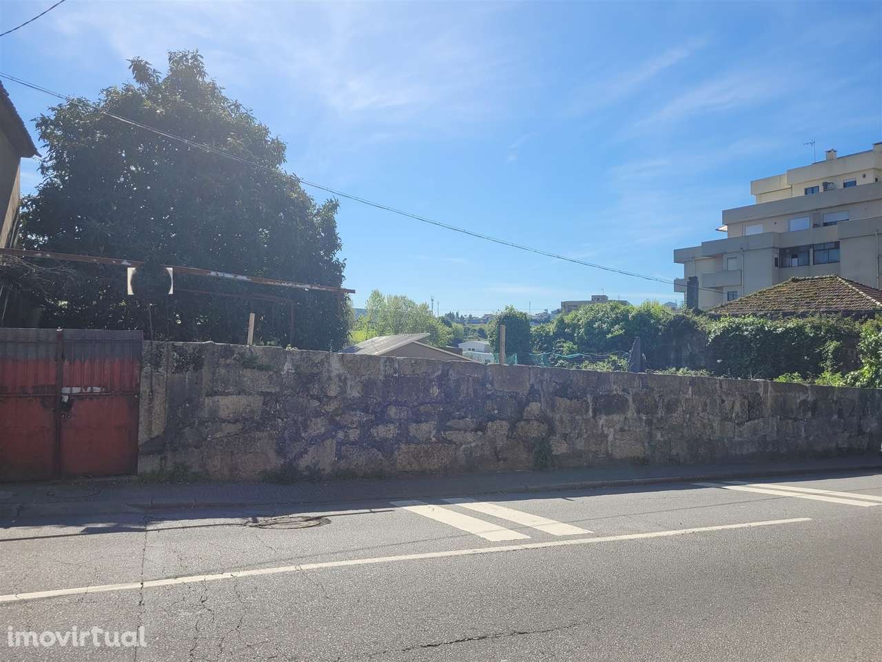 Terreno de 2.259 m2 com Moradia T3 para demolição em Leça do Balio! Ma - Grande imagem: 5/11