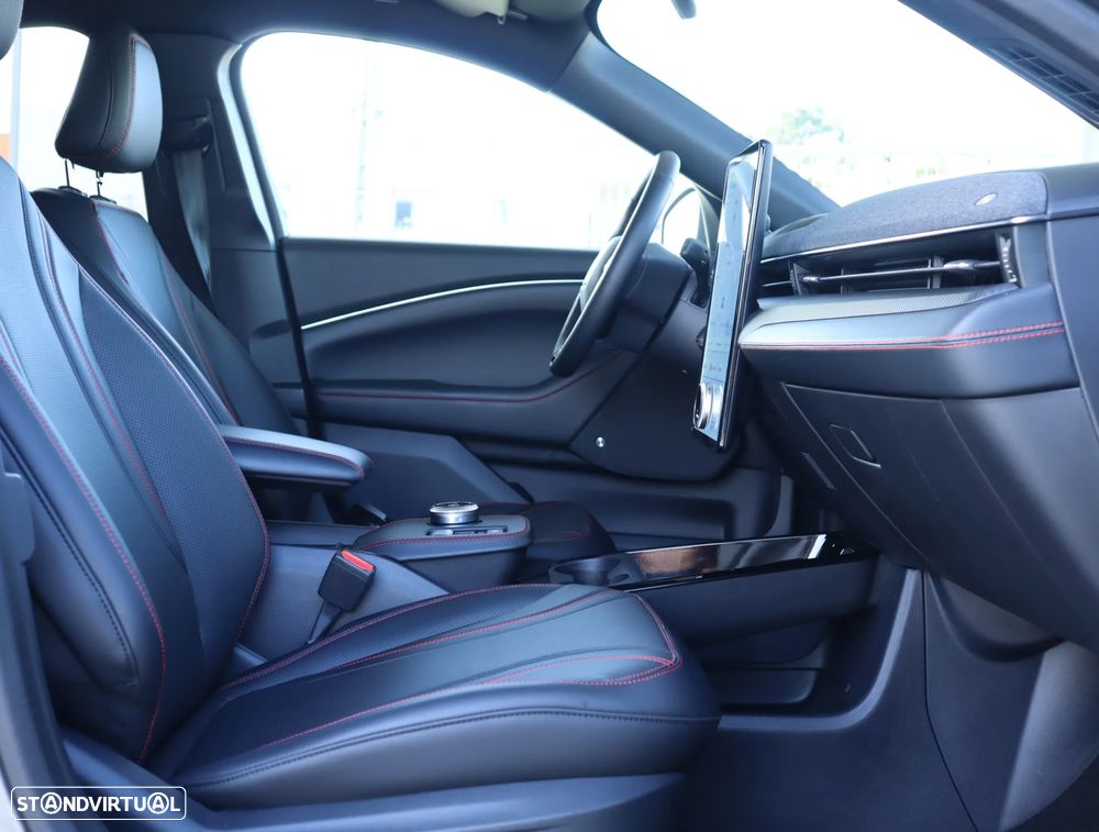 Ford Mustang Mach-E AWD PREMIUM - 18