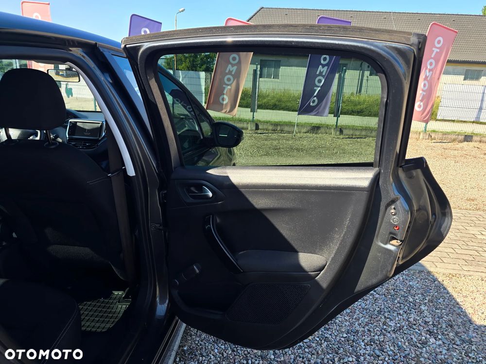 Peugeot 208 1.2 PureTech Style - 12