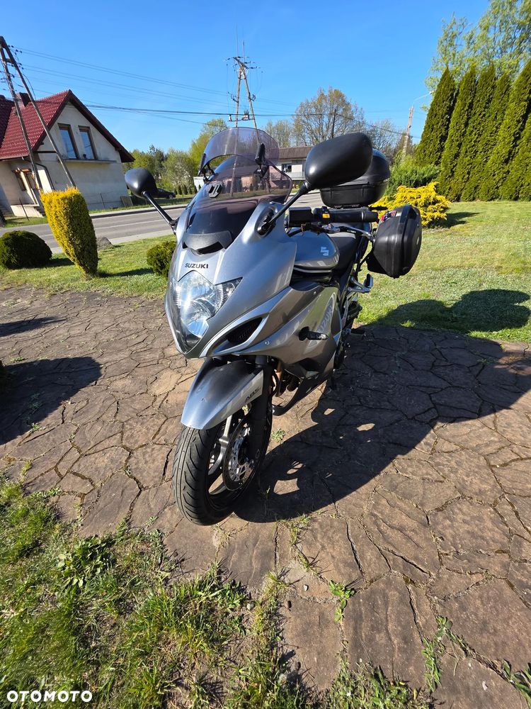 Suzuki GSX - 6