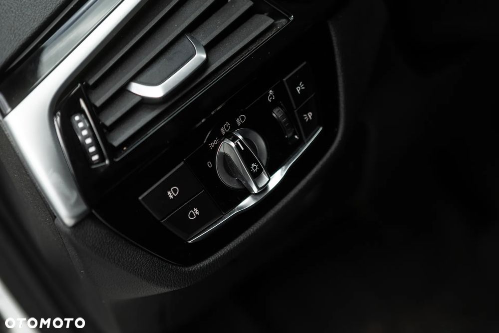 BMW Seria 5 518d Sport Line sport - 32