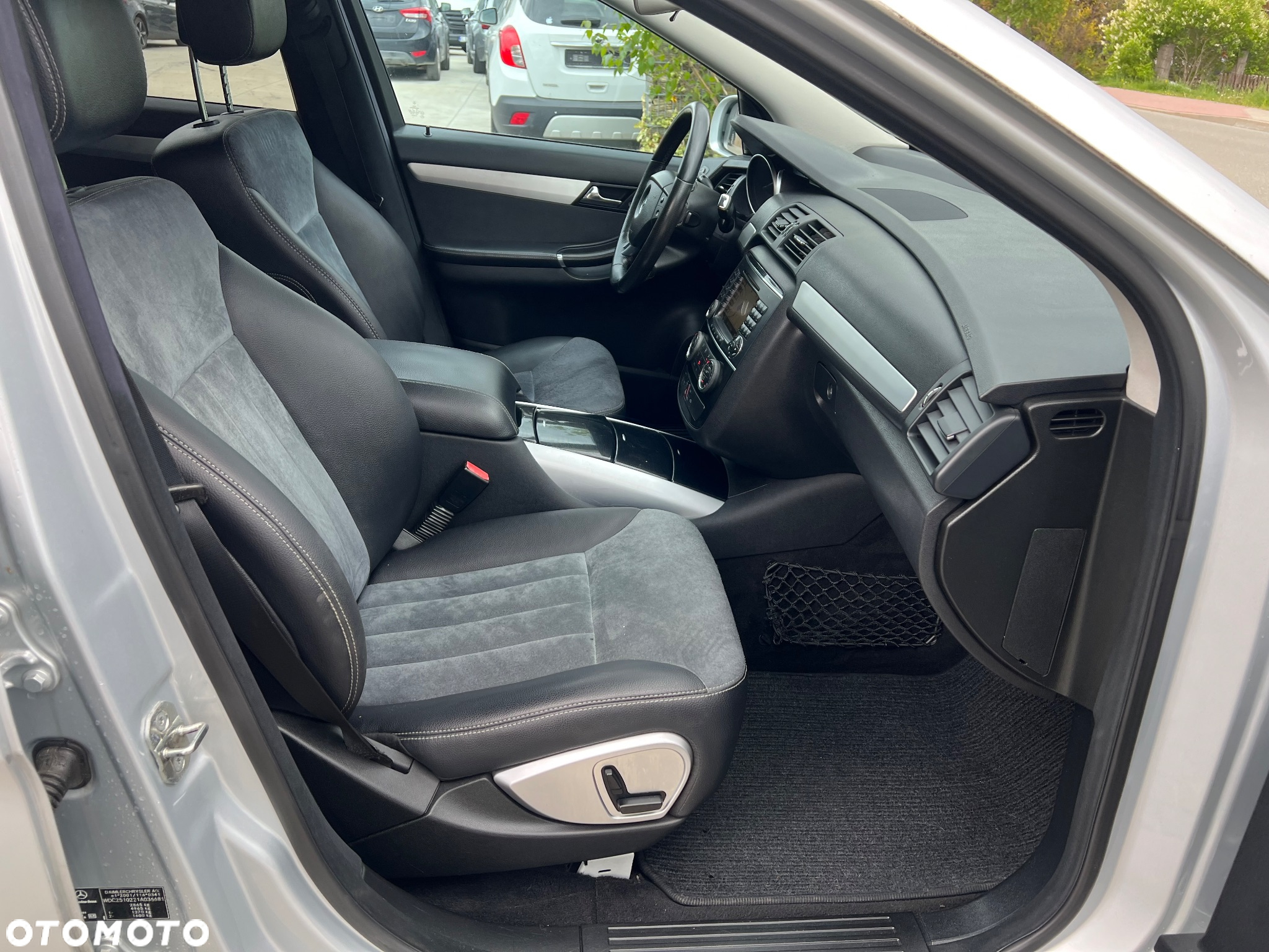 Mercedes-Benz Klasa R 320 CDI 4Matic 7G-TRONIC - 29