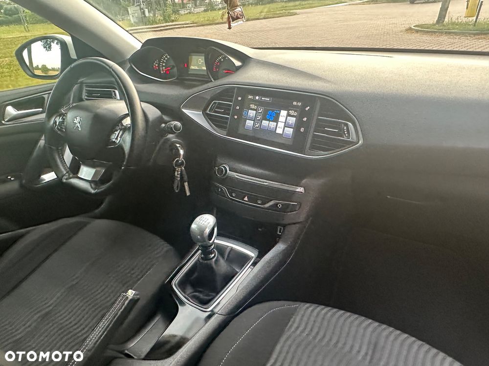 Peugeot 308 1.6 THP Active - 23