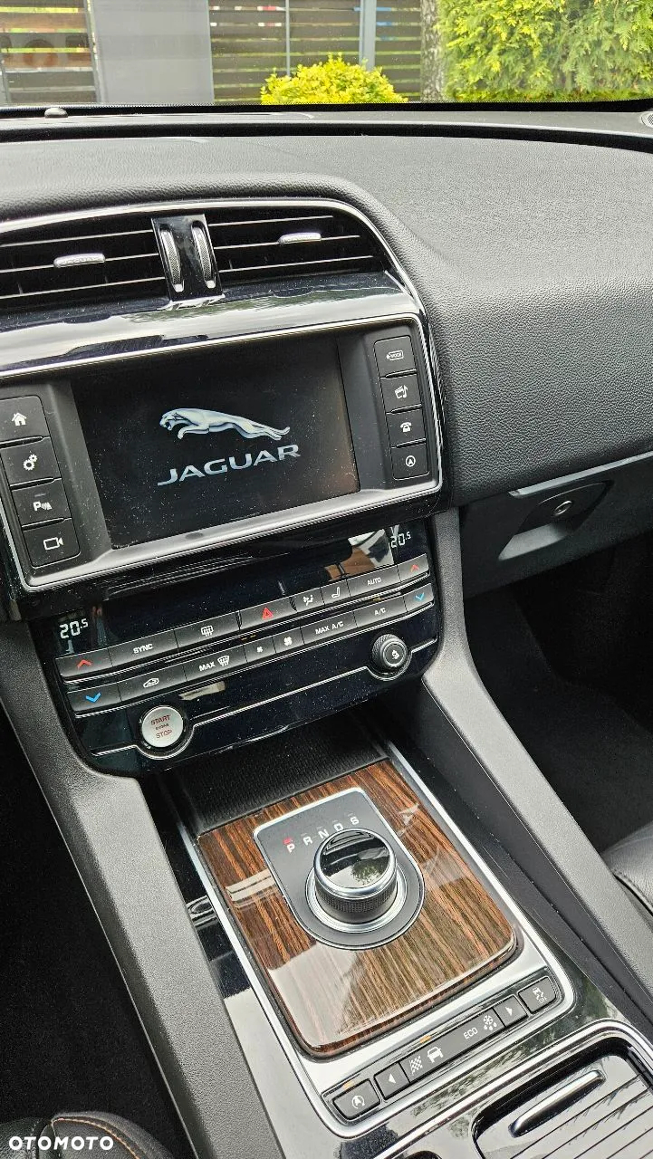 Jaguar F-Pace 3.0 V6 AWD Prestige - 27