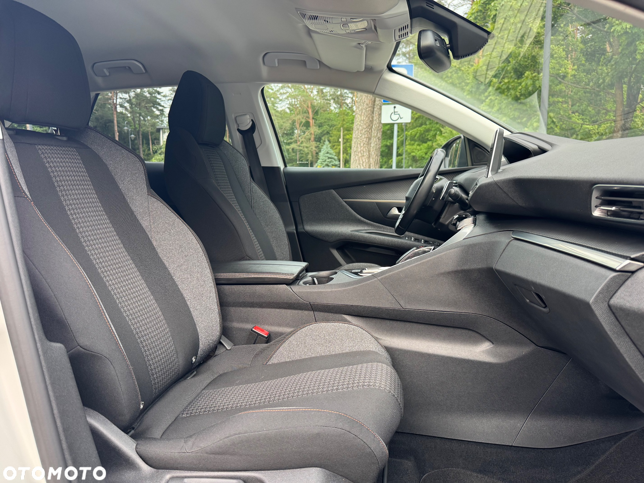 Peugeot 3008 1.5 BlueHDi Active S&S EAT8 - 23