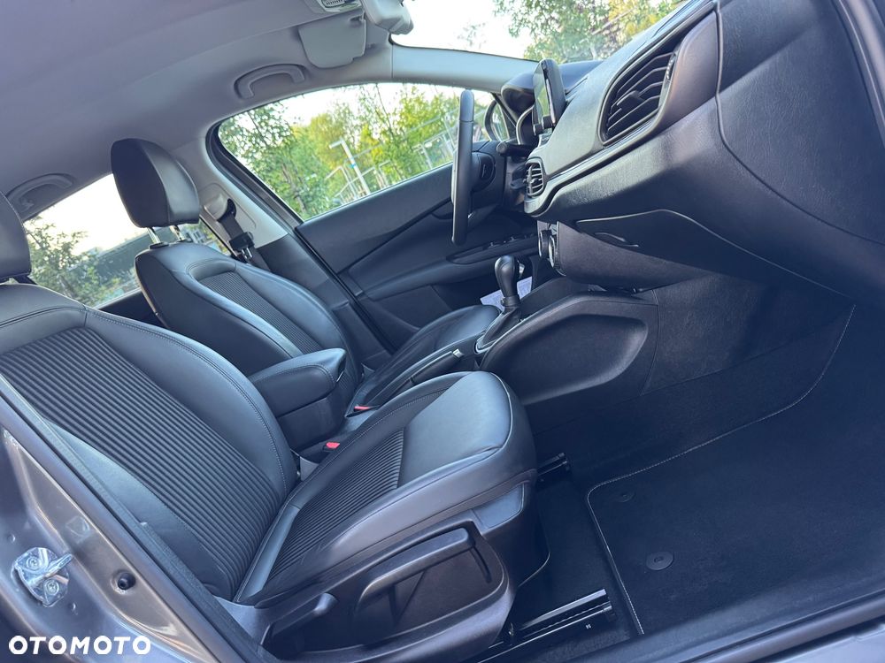 Fiat Tipo 1.6 MultiJet DCT Lounge - 24