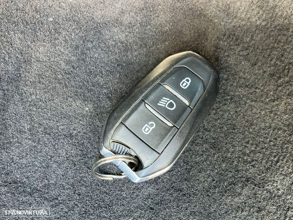 Peugeot 5008 1.5 BlueHDi Allure EAT8 - 24