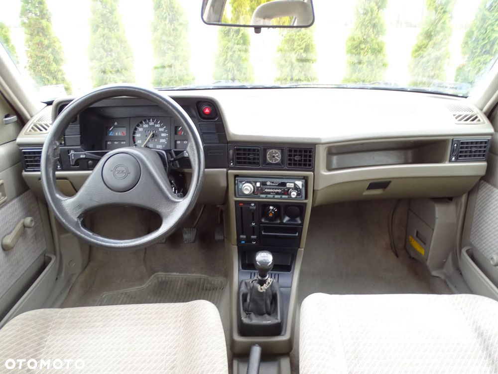 Opel Kadett 1.4 LS - 2