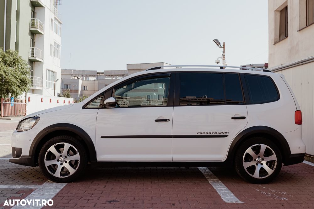 Volkswagen Touran 2.0 TDI DPF DSG Cross - 3