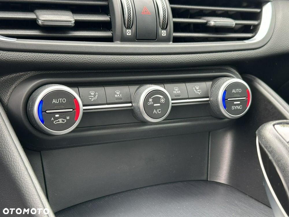 Alfa Romeo Giulia 2.0 Turbo 16V AT8 Super - 29