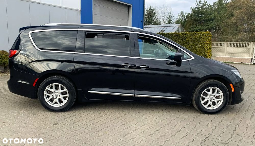 Chrysler Pacifica - 14