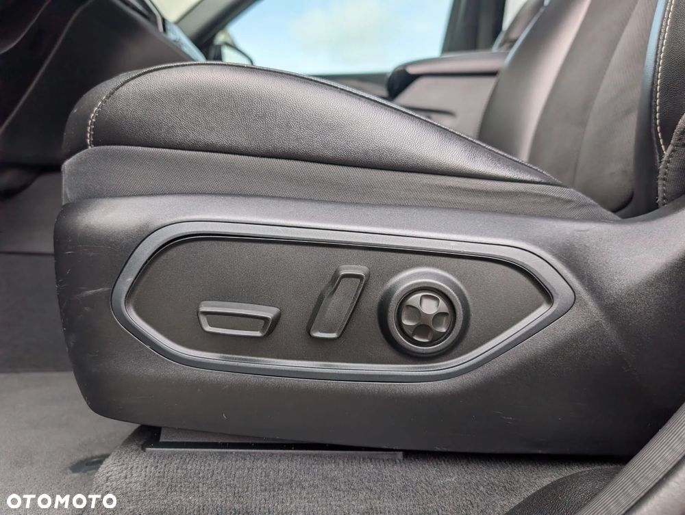 Jeep Grand Cherokee - 23
