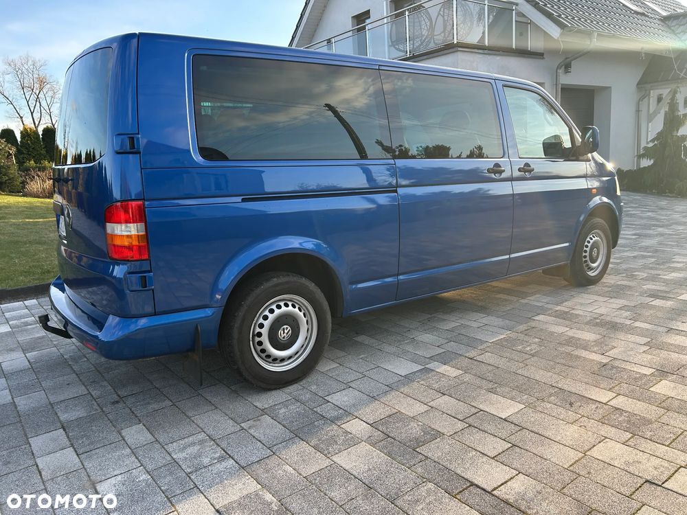 Volkswagen Caravelle - 10