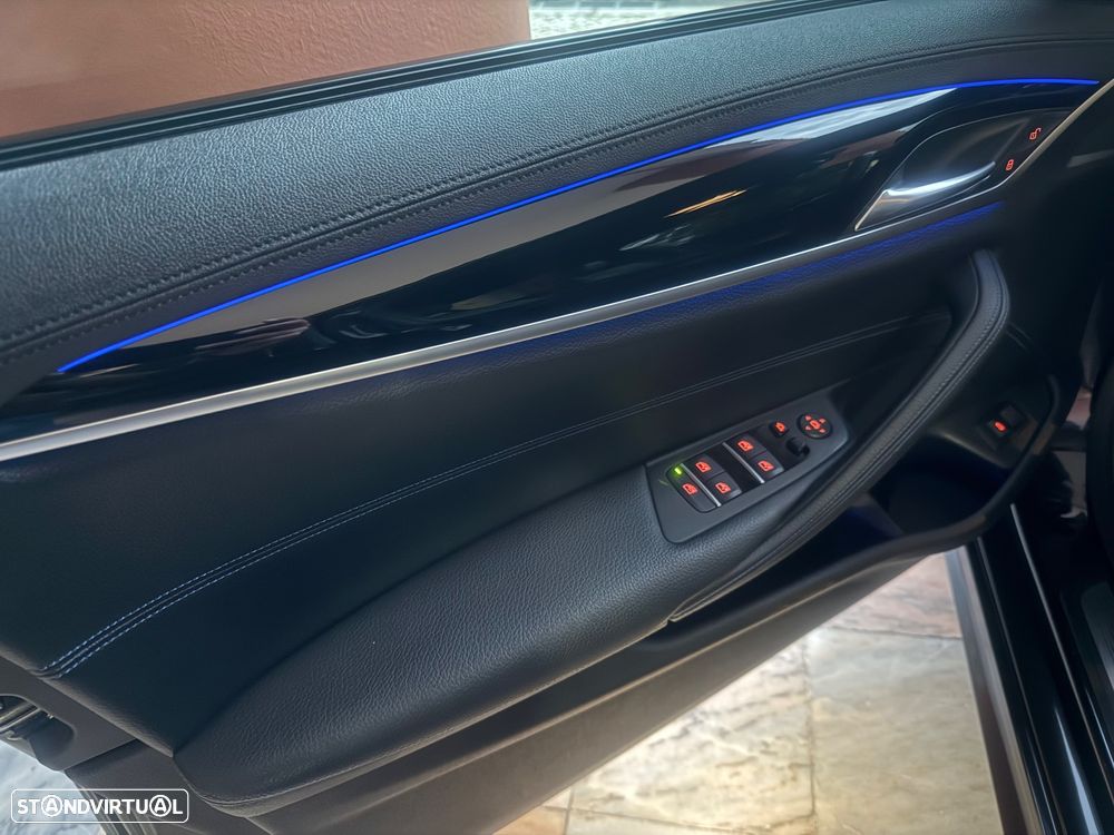 BMW 520 d Pack Desportivo M Auto - 24