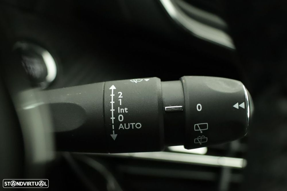 Peugeot 208 1.2 PureTech Allure - 19