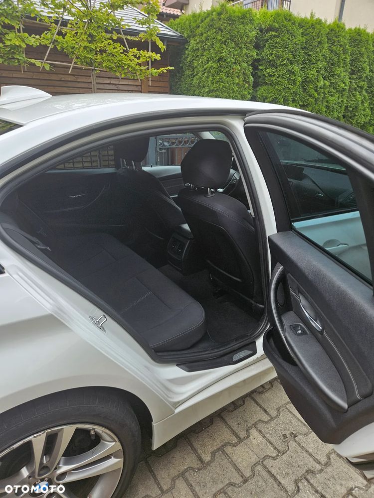 BMW Seria 3 318d Sport Line - 8