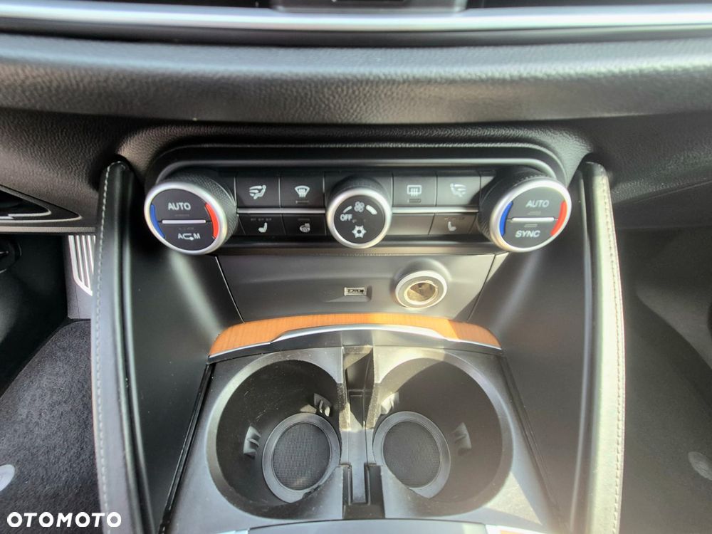 Alfa Romeo Stelvio 2.0 Turbo First Edition Q4 - 26