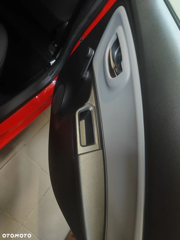 Toyota Yaris 1.0 Premium - 9