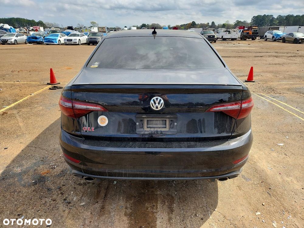 Volkswagen Jetta - 5