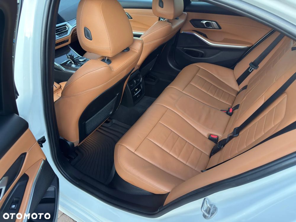 BMW Seria 3 330i xDrive Sport Line - 10